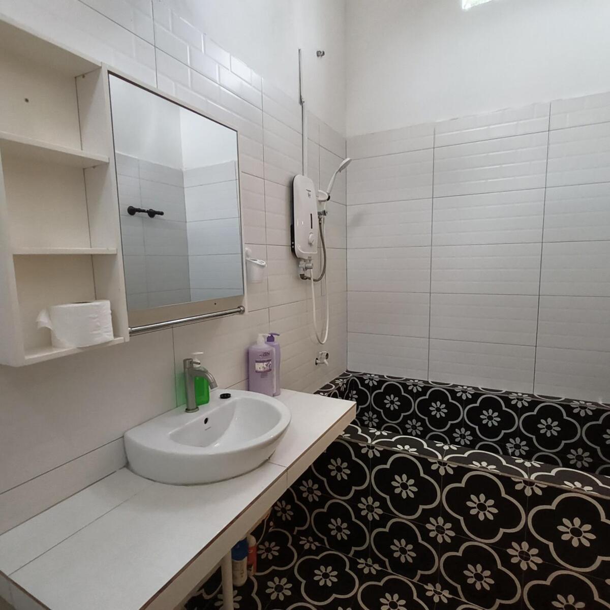 Tg103A Pet Friendly 15Pax, Near Beach Side タンジュンブンガ エクステリア 写真